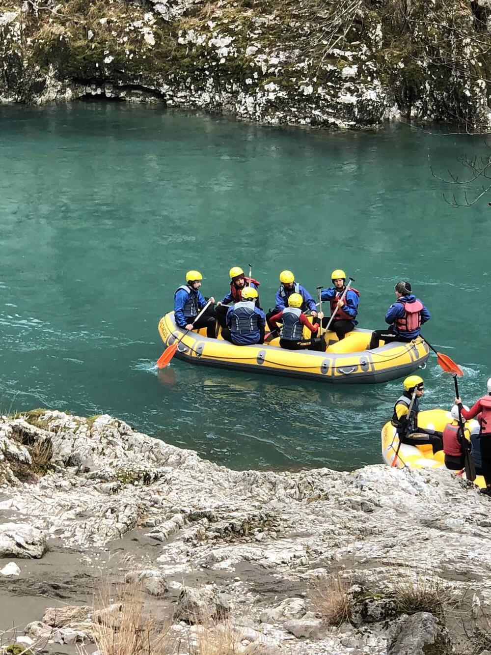 <p>Turisti planirali da uživaju u zimskim sportovima, ali kako nema dovoljno snijega, izrazili su želju da se spuste Tarom</p>