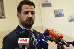 Milatović: Vlada da odgovornije pristupi razgovorima sa...