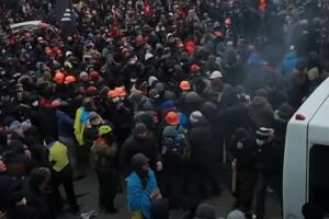 Demonstracije u Kijevu prije deset godina: Vrebaju snajperisti,...