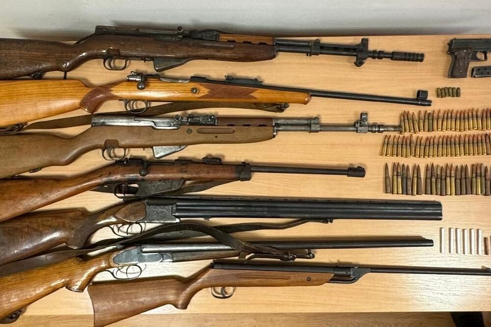Pronađeni oružje i municija, Foto: Uprava policije