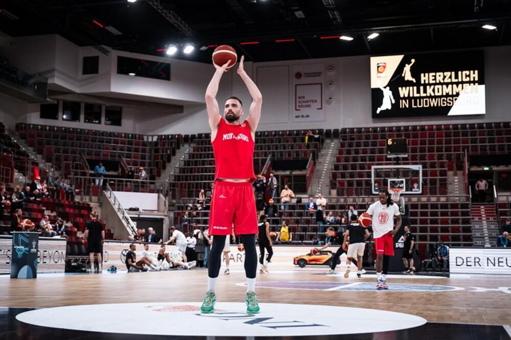 Emir Hadžibegović, Foto: FIBA