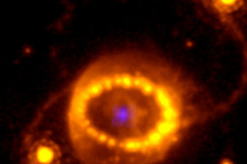 Neutronska zvijezda ljubičaste boje bila je u centru sjajnog „niza bisera", prstena nastalog od izrazito toplog gasa, Foto: NASA/Josefin larsson