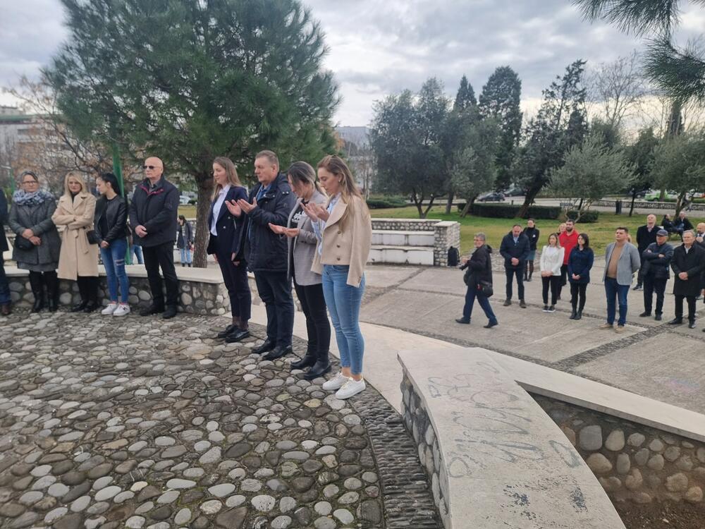 <p>"Želimo da Crna Gora smogne snage da obezbijedi pomoć porodicama ili doživotno starateljstvo", kazao je predsjednik Bošnjačkog savjeta</p>