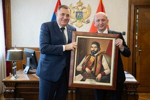 Knežević poklonio Dodiku sliku na kojoj je Njegoš: "Nestašica je...