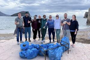 Očistili starogradsku plažu Pizana, uklonjene gomile otpada