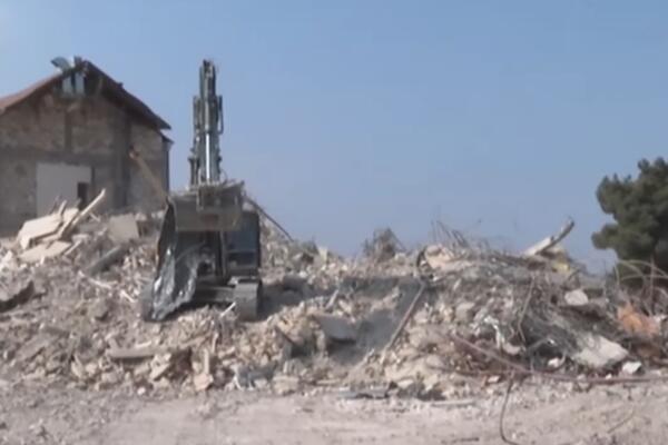 VIDEO Azerbaijan destroyed the building of the Armenian Parliament of  Nagorno-Karabakh