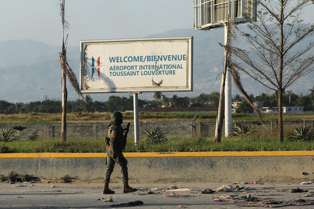 <p>Avion Arijela Henrija bio je primoran da se preusmjeri na Portoriko - američku teritoriju - nakon što mu je odbijen ulazak na Haiti i Dominikansku Republiku, javili su lokalni novinski sajtovi</p>