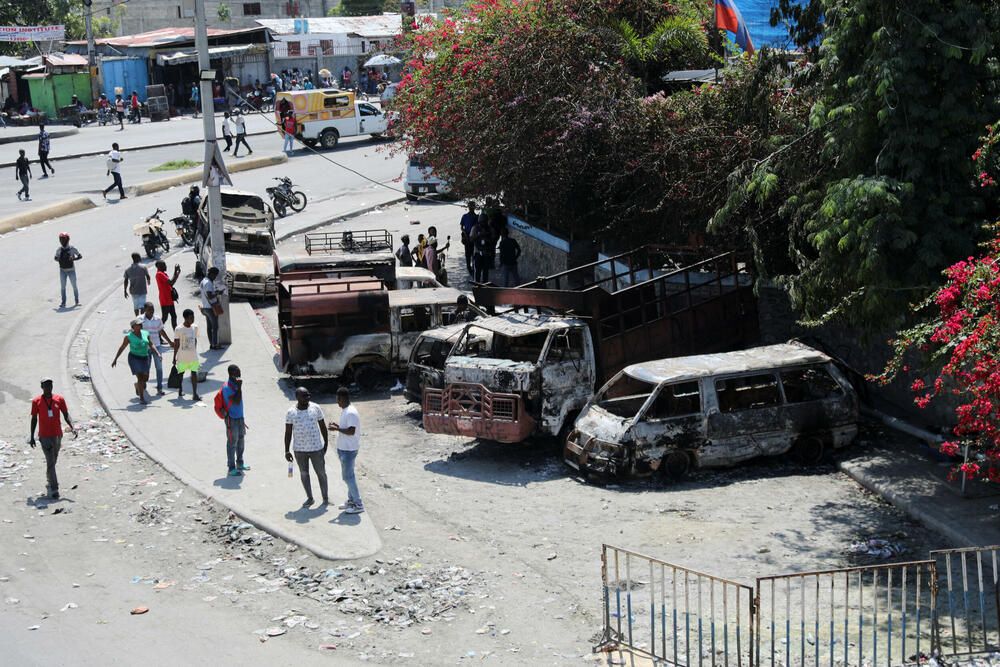 <p>Avion Arijela Henrija bio je primoran da se preusmjeri na Portoriko - američku teritoriju - nakon što mu je odbijen ulazak na Haiti i Dominikansku Republiku, javili su lokalni novinski sajtovi</p>