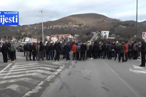 Građani Mojkovca na sat blokirali saobraćaj: Traže da Vlada u...