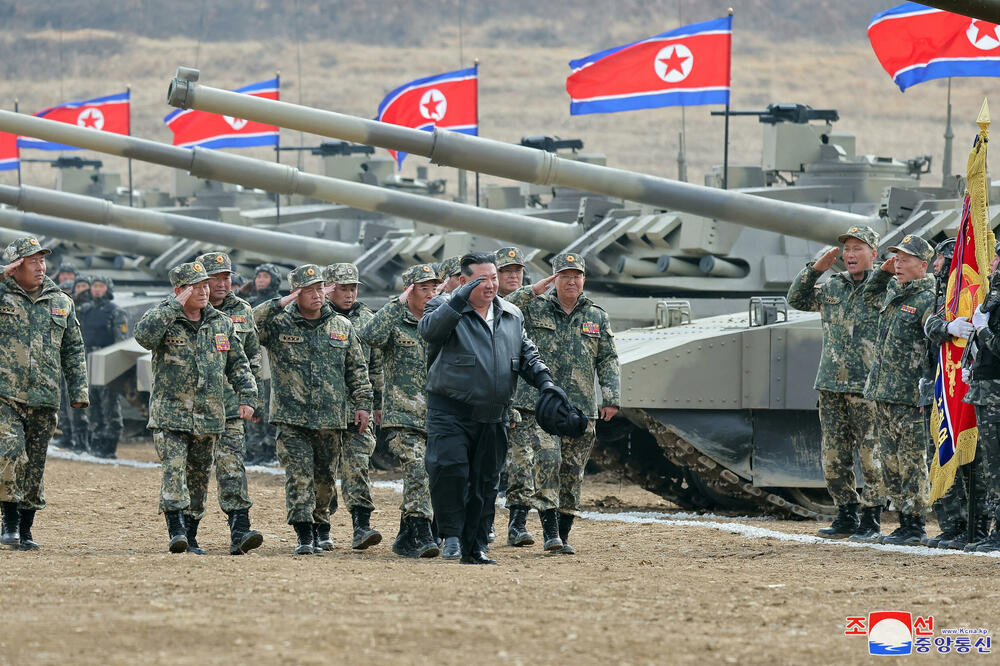 Kim Džong Un obilazi trupe (Ilustracija), Foto: Reuters