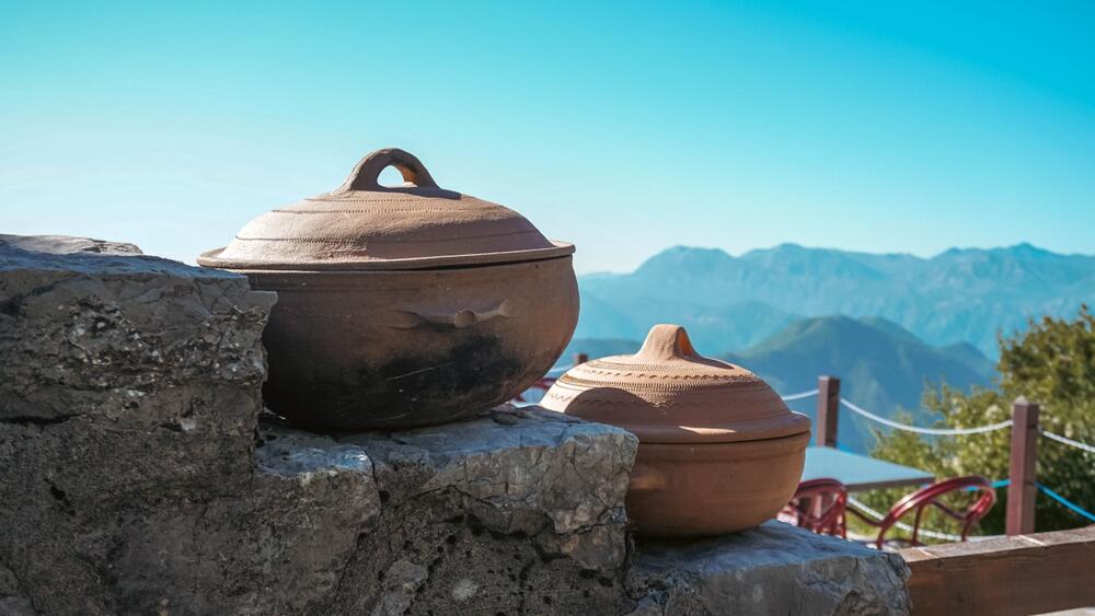Meat cooked in clay pot is a delicacy