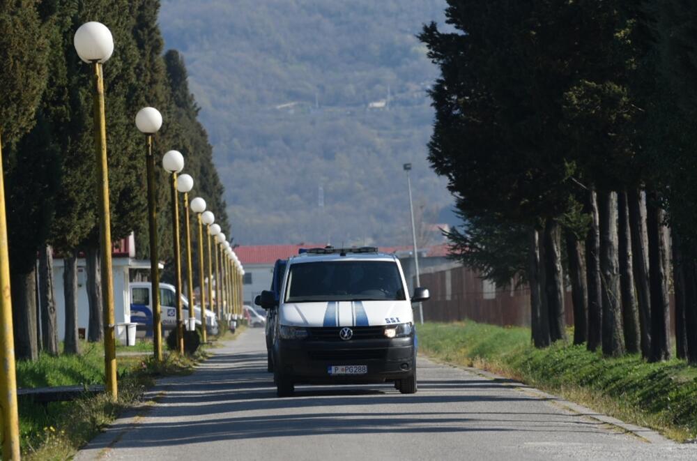 <p>Takozvanom "kralju kriptovaluta" danas je istekla zatvorska kazna, a iz suda su juče najavili da će mu biti oduzete putne isprave, kako ne bi mogao da napusti Crnu Goru</p>