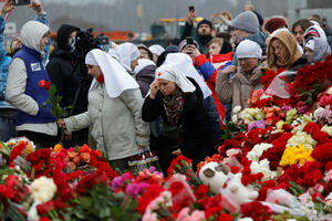 Dan žalosti u Rusiji: Građani pale svijeće i polažu cvijeće ispred...