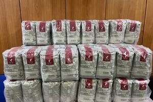 Carinici oduzeli 118 rolni tapeta i 120 kilograma kafe
