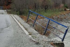 Stoje godinama: Polomljena ograda i bankine na putu od Uvača do...