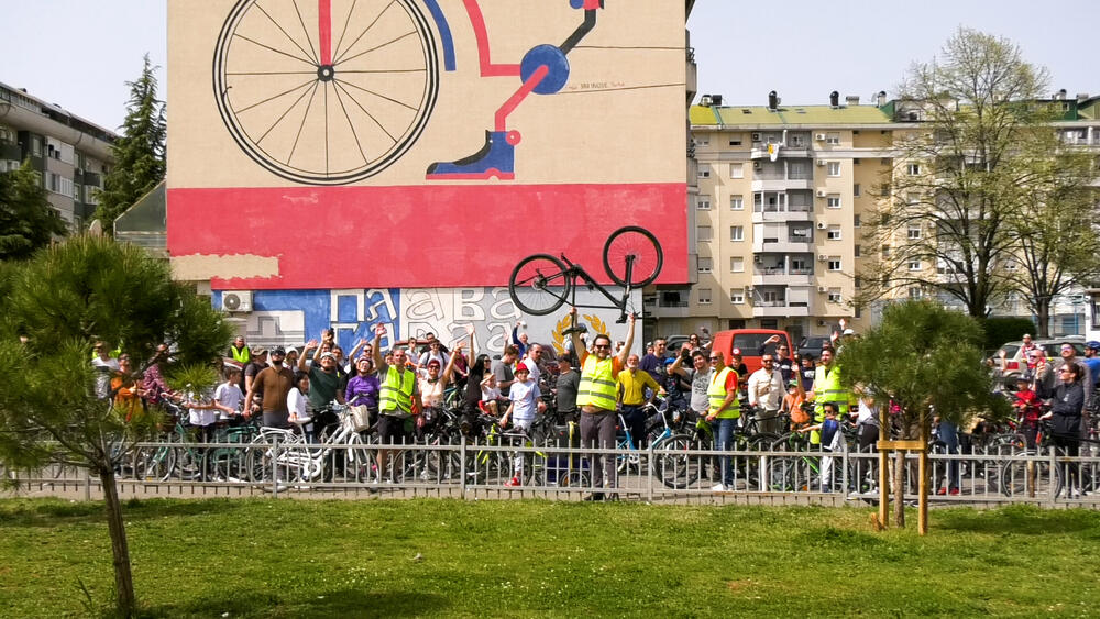 <p>Prema riječima predstavnika nevladinog udruženja Biciklo.me Stefana Bulatovića ovo je idealna prilika da građani uživaju u lijepom danu sa svojim porodicama i prije svega, u gradu oslobođenog od automobila</p>