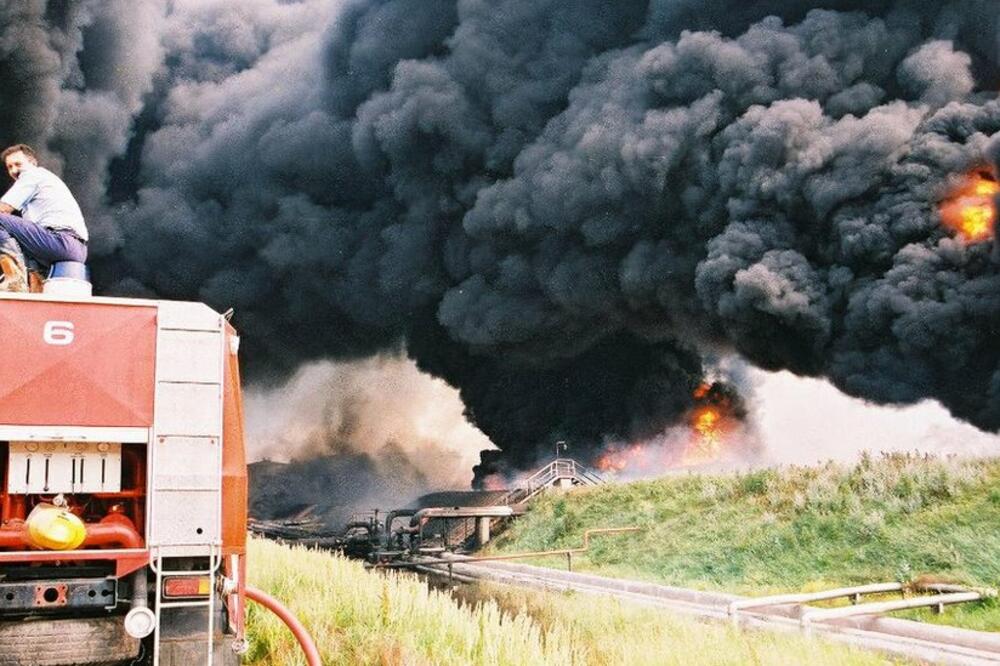 Posljedice bombardovanja naftnog postrojenja u Pančevu, Foto: Živojin Milanović/Privatna arhiva