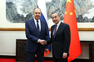 Šef kineske diplomatije: Podržaćemo stabilan razvoj Rusije pod...