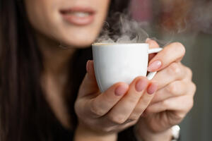 Kako djeluje kofein i da li je bolje piti vruću ili hladnu kafu?