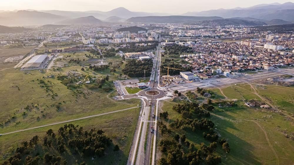 <p>"Nakon što su 'Putevi' preuzeli posao, izgradnja je završena u kratkom roku čime smo pokazali značajno osnažene kapacitete gradskih preduzeća zahvaljujući čijim predanim radom ispunjavamo ono što smo obećali građanima"</p>