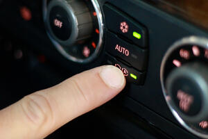 Za volanom: Kad je klima uređaj u autu štetan po zdravlje?