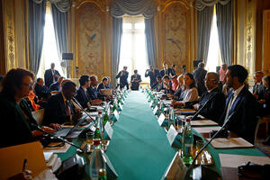 Diplomate i humanitarci na sastanku u Parizu kako bi obezbijedili...