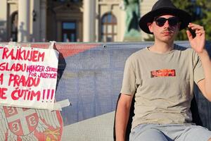 Gej mladić štrajkuje glađu u Beogradu, traži da se kazne policajci...