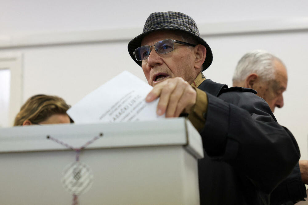 Sa jednog glasačkog mjesta u Zagrebu, Foto: Reuters