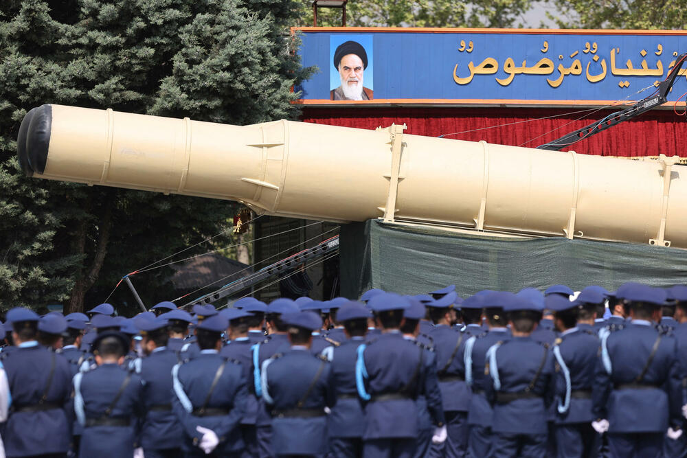 Sa parade povodom Dana vojske u Teheranu