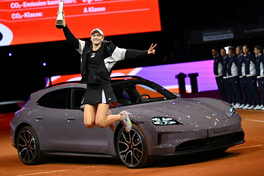 Jelena je skakakla od sreće zbog nagrade, Foto: REUTERS