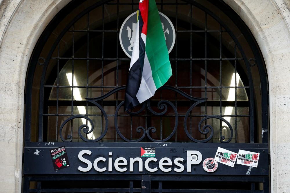 Zastava Palestine iznad ulaza