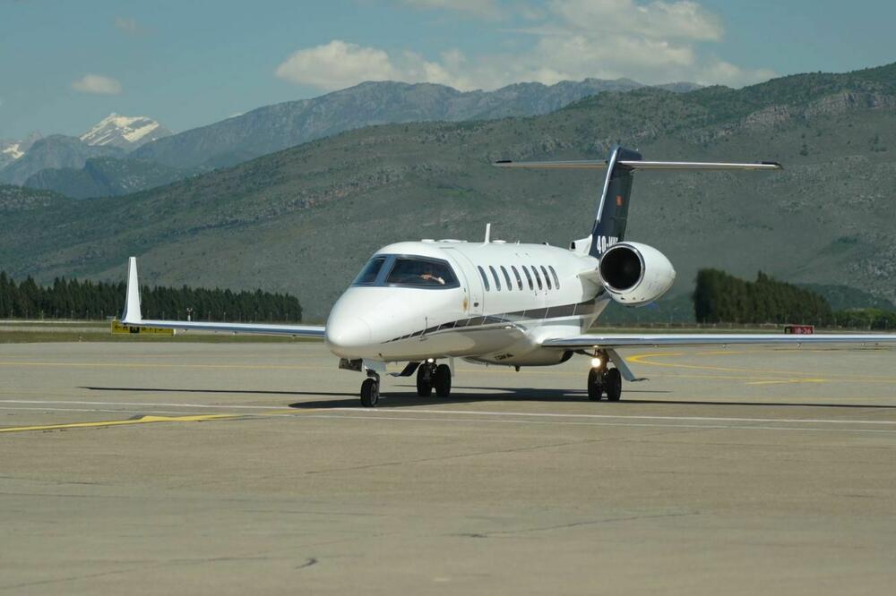 Vladin avion juče na podgoričkom aerodromu, Foto: Uprava policije