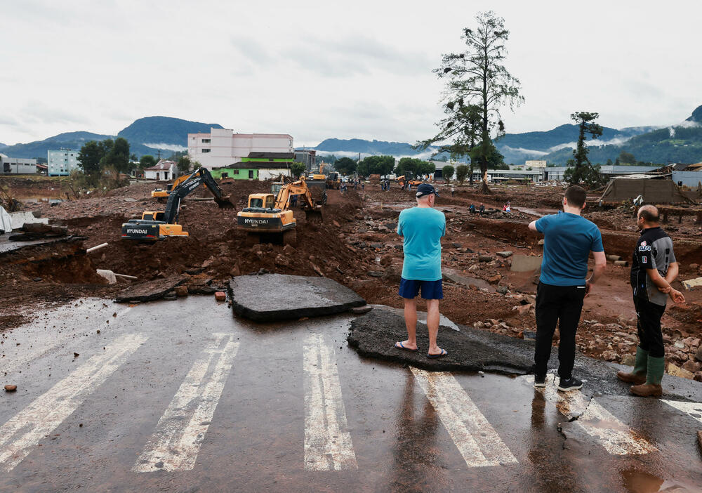 <p>Brzi porast rijeke Guaiba, koja protiče kroz Porto Alegre, doveo je do ozbiljnih poplava u starom centru grada</p>