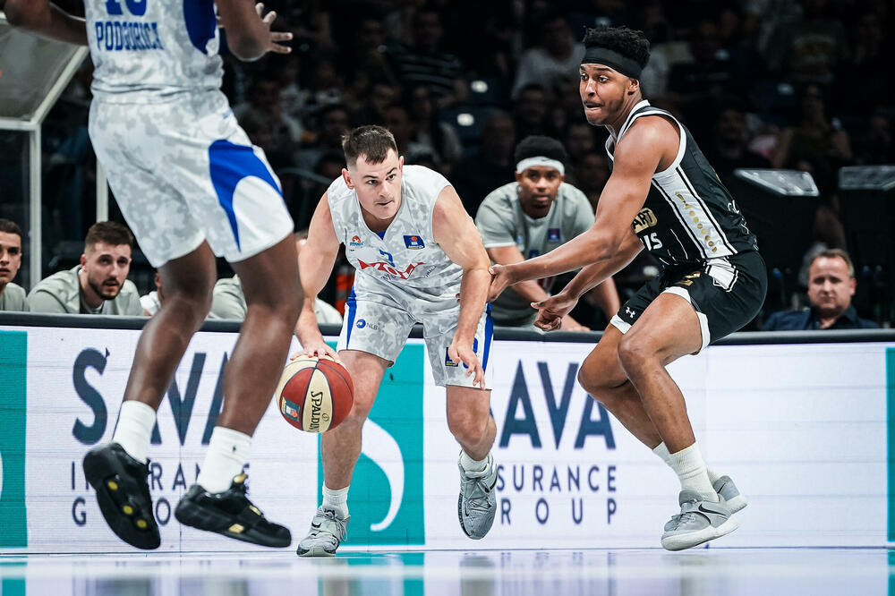 Flečer Megi u duelu sa Ledejom tokom prvog meča, Foto: ABA/Dragana Stjepanović