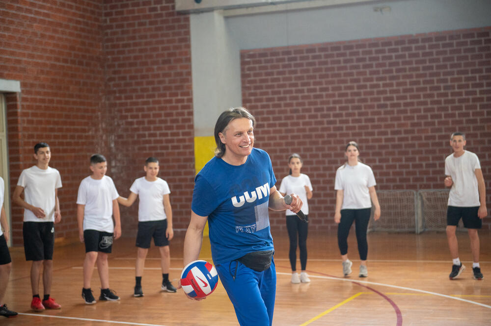 Simon Ivezaj, nastavnik fizičkog vaspitanja ove škole