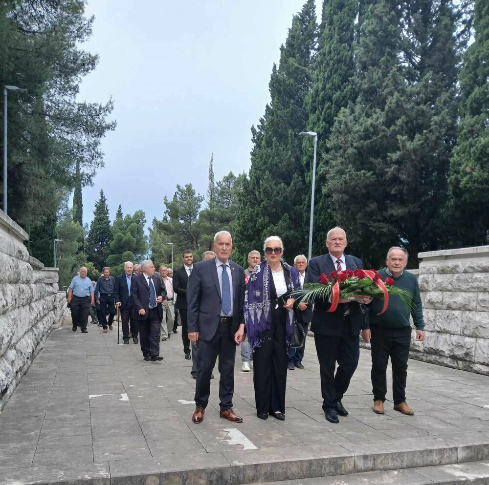 <p>"Budimo ujedinjeni oko ideje antifašizma, ideje koju danas baštini napredno čovječanstvo. Tim činom ćemo na najbolji način cijeniti i poštovati sve one brojne žrtve širom nekadašnje domovine koje su se borile, živjele, umirale i izborile za slobodu naše zemlje", rekao je predsjednik SOBNOR-a Crne Gore</p>