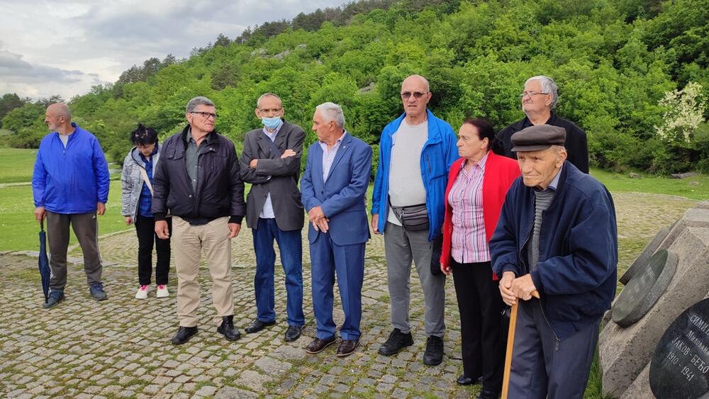 <p>Istakao je da Evropska unija nema alternativu, da je evropski put Crne Gore „jedini put kojim treba da ide naša država“ i da vjeruje da će Crna Gora uskoro postati članica EU</p>