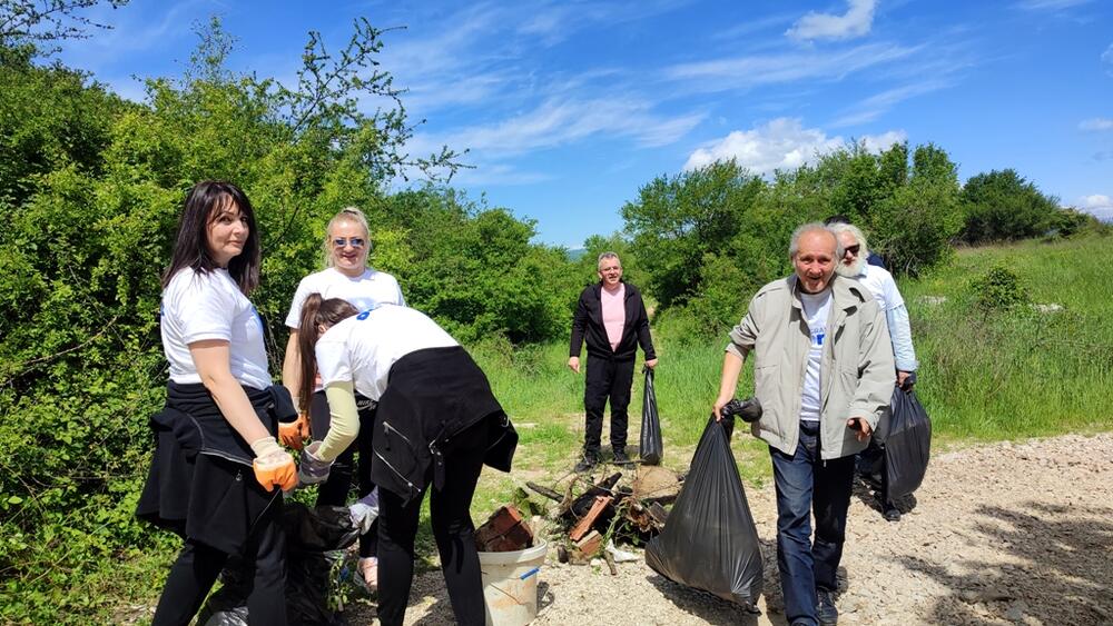 <p>Čišćenje mosta je organizovano u sklopu ekološke kampanje "Naš grad naš od(b)raz“, koju organizuju TO Nikšić i Ekološki pokret "Ozon", u saradnji sa Opštinom Nikšić, a podršku je pružila i Elektroprivreda Crne Gore</p>