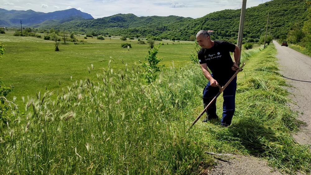 <p>Čišćenje mosta je organizovano u sklopu ekološke kampanje "Naš grad naš od(b)raz“, koju organizuju TO Nikšić i Ekološki pokret "Ozon", u saradnji sa Opštinom Nikšić, a podršku je pružila i Elektroprivreda Crne Gore</p>