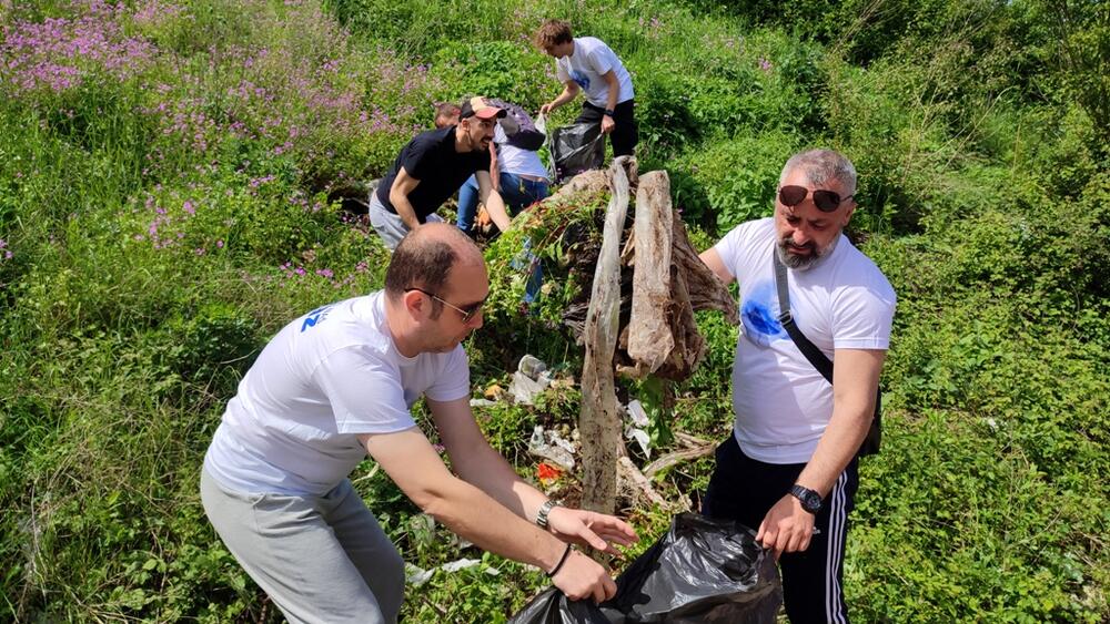 <p>Čišćenje mosta je organizovano u sklopu ekološke kampanje "Naš grad naš od(b)raz“, koju organizuju TO Nikšić i Ekološki pokret "Ozon", u saradnji sa Opštinom Nikšić, a podršku je pružila i Elektroprivreda Crne Gore</p>