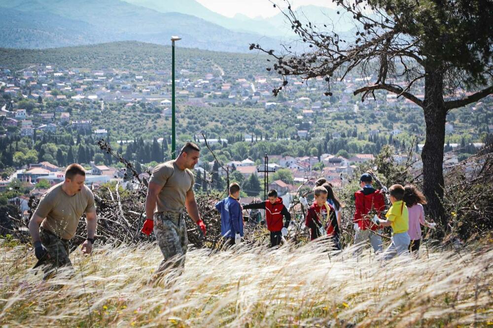 Sa današnje akcije na Gorici, Foto: Vojska Crne Gore