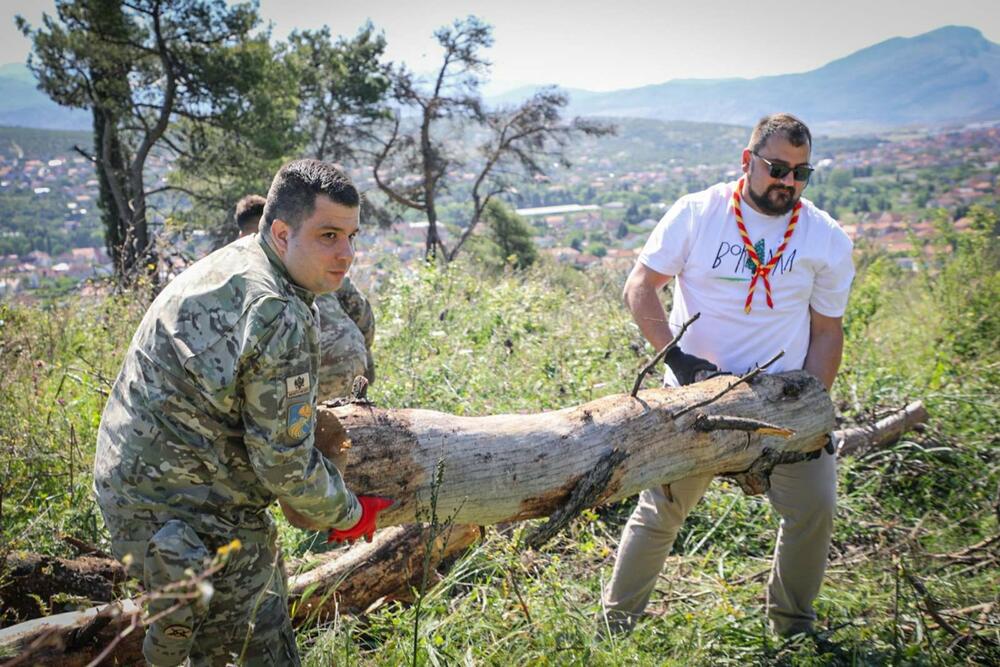 <p>Odvezeno je devet kamiona otpada, a ostatak će biti uklonjen u narednim danima</p>