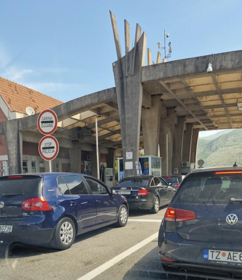 <p>Nišić nije odgovorila koja je svrha njenog putovanja u Albaniju, koristi li službeno vozilo sa registarskim oznakama PG CG 022 i zašto koristi službeno auto vikendom</p>