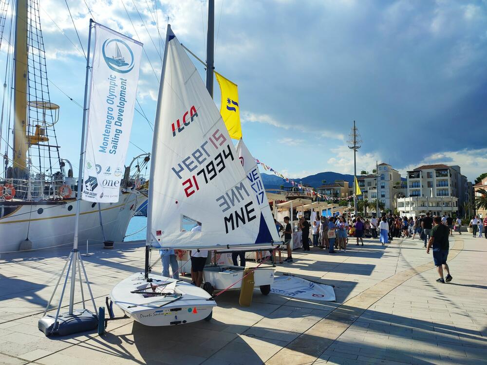 <p>Sajam je održan u sklopu 3. Festivala vjetra u Tivtu koji organizuje Jedriličarski klub "Delfin" u saradnji i uz podršku Opštine i Turističke organizacije Tivat<br /> </p>