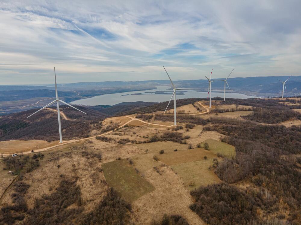 <p><em>MK Group i slovenačka kompanija Alfi Renewables otvorile su vetropark Krivača u Golupcu, i time realizovale jednu od najvećih regionalnih investicija u obnovljive izvore energije vrednu 165 miliona evra</em></p>