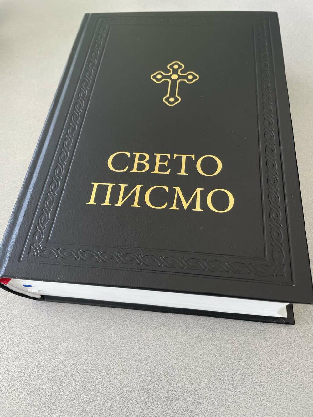 <p>Knežević je 30. aprila izručen iz Velike Britanije u Crnu Goru. Protiv njega su u Crnoj Gori podignute tri optužnice – za organizovanje kriminalne grupe, pranje novca i zloupotrebu položaja u privrednom poslovanju</p>