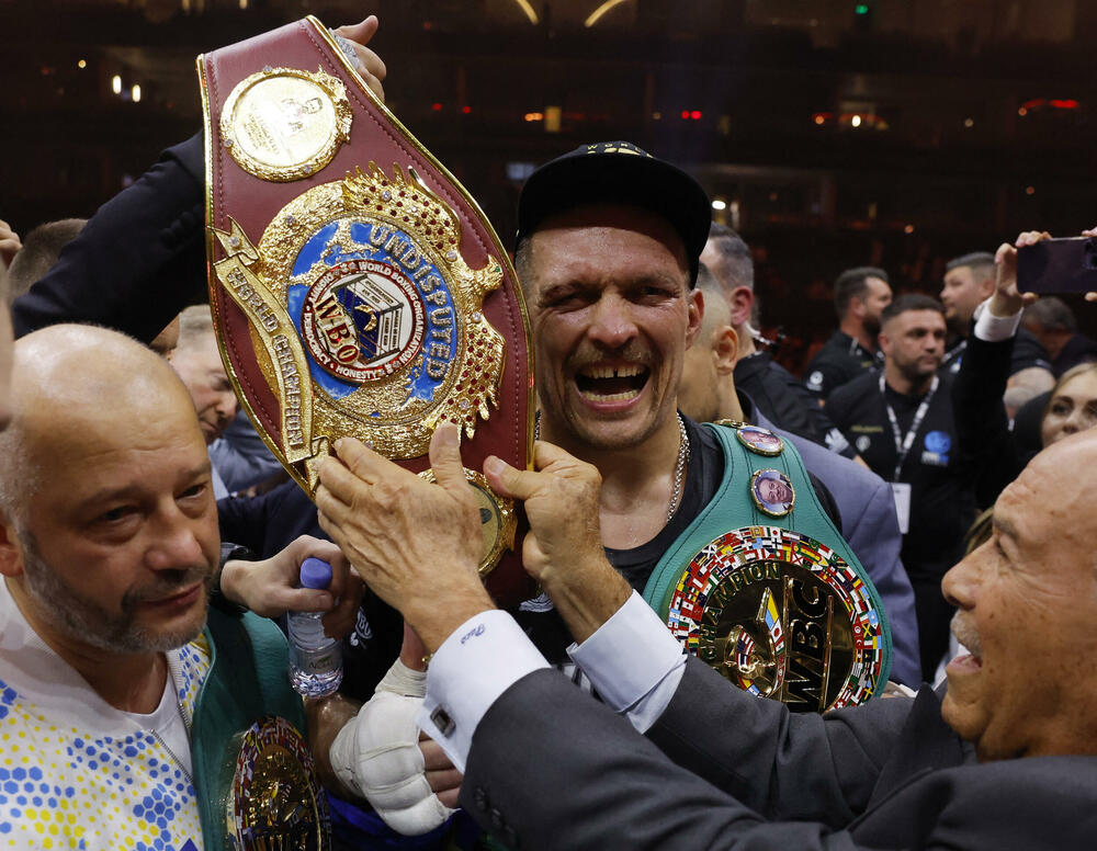 <p>WBC, WBA, WBO i IBF sve je od večeras u rukama fenomenalnog Ukrajinca</p>