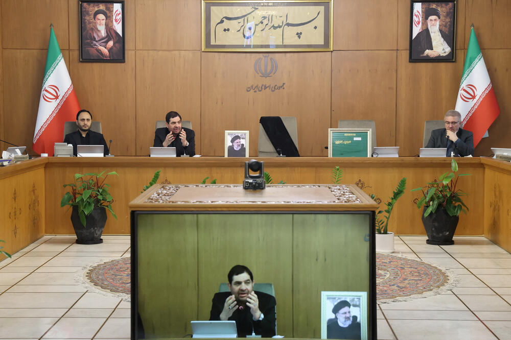 Mohamad Mokber govori tokom zasijedanja kabineta iranske vlade u Teheranu