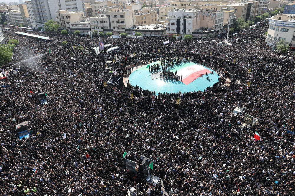 Hiljade ljudi se okupilo i Teheranu, Foto: Reuters