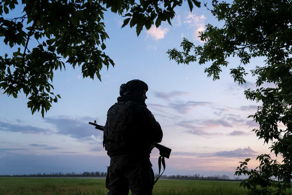 Ukrajinski vojnik u blizini Vovčanska, Foto: Reuters